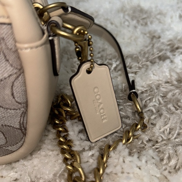 Coach crossbody - Picture 4 of 10